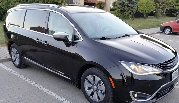 Chrysler Pacifica cena 129000 przebieg: 115000, rok produkcji 2017 z Lublin małe 277